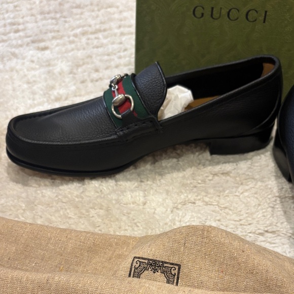 Gucci Size 9.5 (US) Men’s Black Loafers with Signature Green and Red Accent main image 4